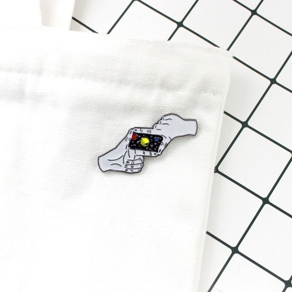 NEW Universe Camera Hand Enamel Pin Brooch - Picture 6 of 7